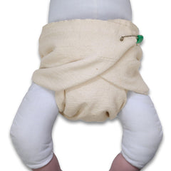 OsoCozy diaper folding demonstration emphasizes adaptable sizing from 6 to 30 pounds