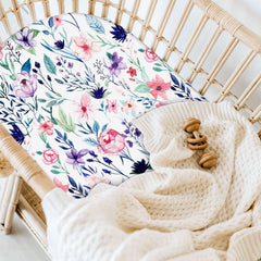 Pea Pod bassinet sheet demonstrates elastic edge for secure fit