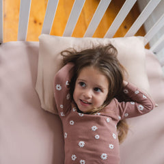 Pobibaby envelope closure shows easy on and off for busy moms.