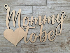 QPARTYFIRE Mommy to Be Chair Sign wood-grain detail adds natural charm to celebrations.