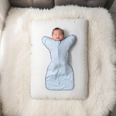 Queness Transition Swaddle 2-way zipper—easy diaper changes and smooth night-time dressing.