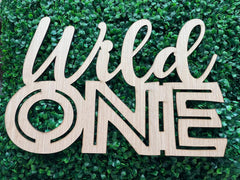 QWTOWFM Wood Wild One Sign backdrop for safari party decor and photo-worthy moments.