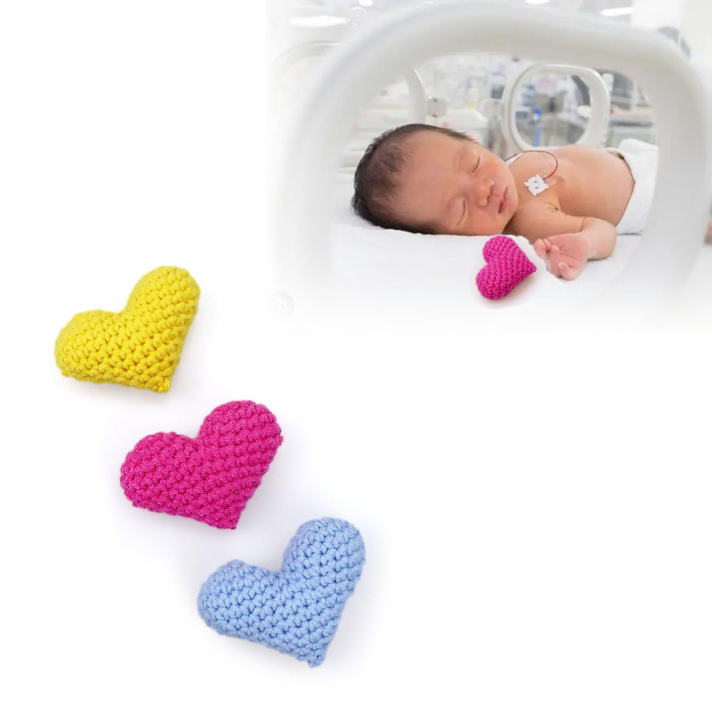 RainbowStar bonding heart mom wear close-up shows scent absorption for baby comfort