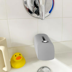 Roslim universal-fit image demonstrates full coverage on standard tub faucets