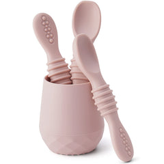 SAMiGO chewable spoon scooping with comfortable grip to assist early self-feeding.
