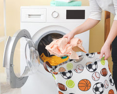 Sanjiaofen laundry basket material closeup highlights linen-cotton fabric and waterproof inner.