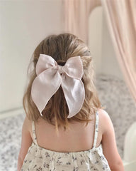 Sugarmelon Linen Fable Bow clip details show secure duckbill grip.