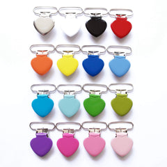 Sutoyuen enamel-plated heart clip featuring a lustrous finish for everyday use.