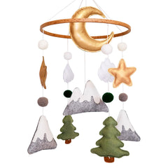 Sweety Baby Woodland Mountain Mobile showcases soft felt peaks above a peaceful crib scene