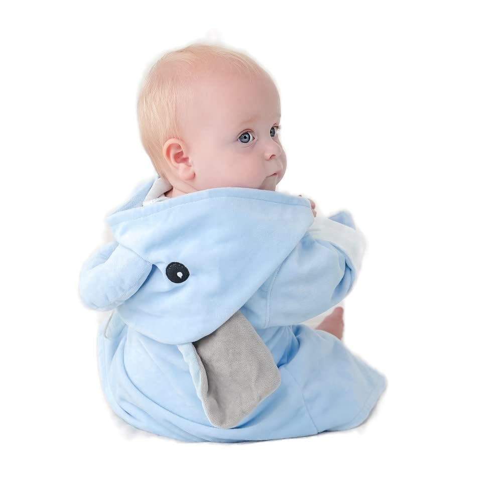 SZCQ baby boy bathrobe hooded towel shows plush fabric for quick drying after bath.