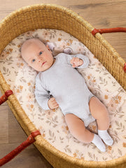 Close-up of TILLYOU muslin bassinet sheet texture for sensitive skin comfort