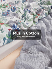TILLYOU elastic-band close-up demonstrates secure fit for shifting crib mattress