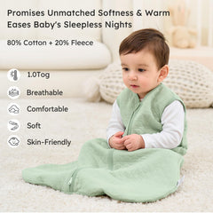 Unnivoll sleep sack highlights a smooth two-way zipper for quick changes.