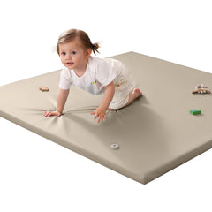 usbettas baby play mat waterproof-cover shows a wipe-clean surface for spills.
