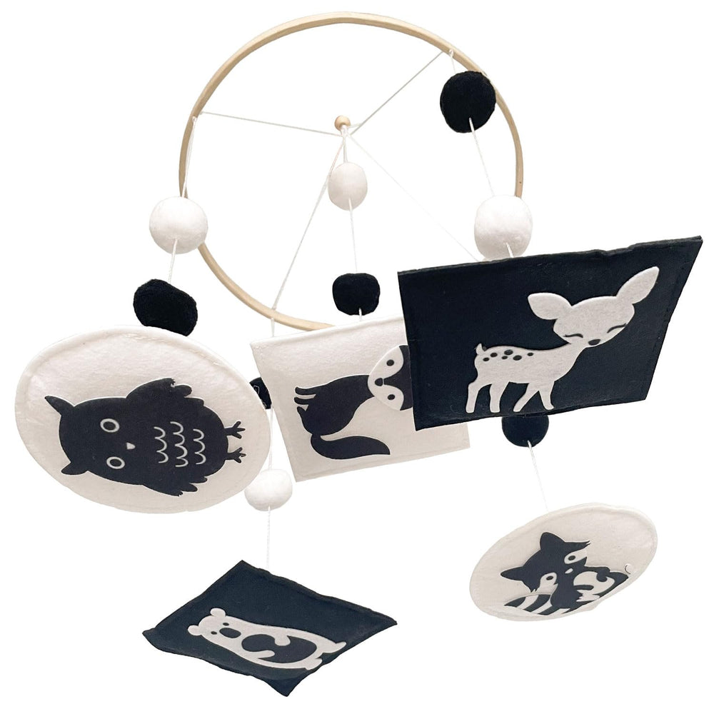 Vlokup Montessori Mobile forest-animals-face-view offers high-contrast visuals for newborn attention.