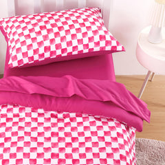 Wake In Cloud fitted sheet with elastic fits snugly on standard toddler mattresses.