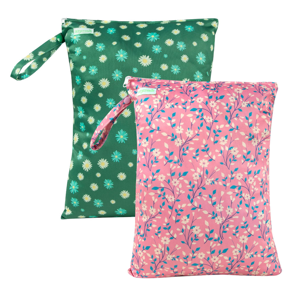 Wegreeco Wet Dry Bag with baby-swimsuit focus keeps moisture contained at the beach