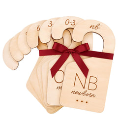 White Loft baby clothes dividers newborn—clear size categorization for quick wardrobe checks.