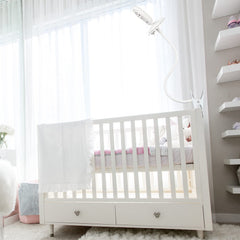 Wochel crib-edge attachment demonstrates secure crib clip setup.