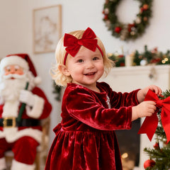 YanJie Christmas headband with green velvet bow for toddlers adds refined holiday elegance.