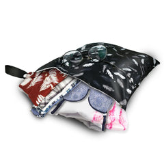 Yuntop wet-dry bag with metal zipper seals contents securely during gym days