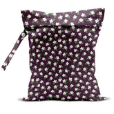 Zcyxuuw wet bag with daisy pattern for stylish travel storage.