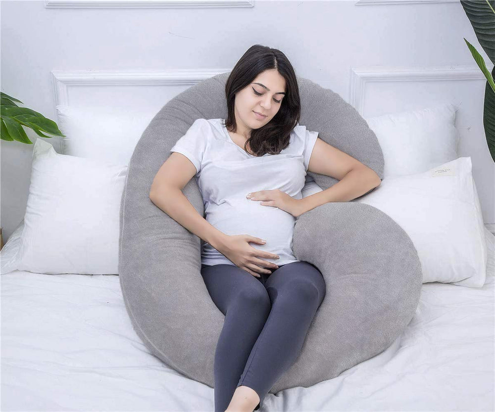 1 MIDDLE ONE pillow highlighting high-density polyester stuffing for lasting fluff