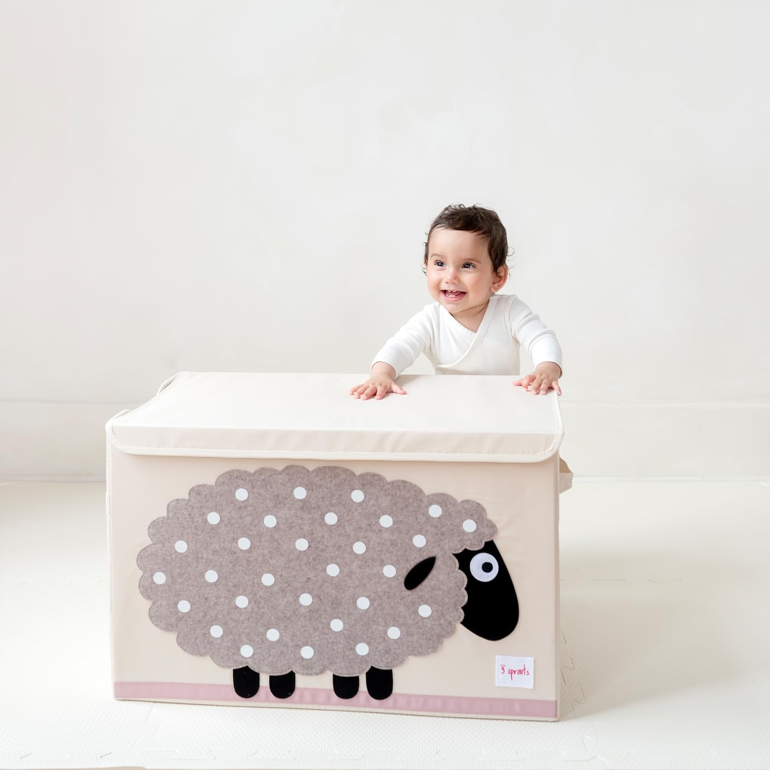 3 Sprouts durable seams and cheerful animal design in a kid-friendly chest.