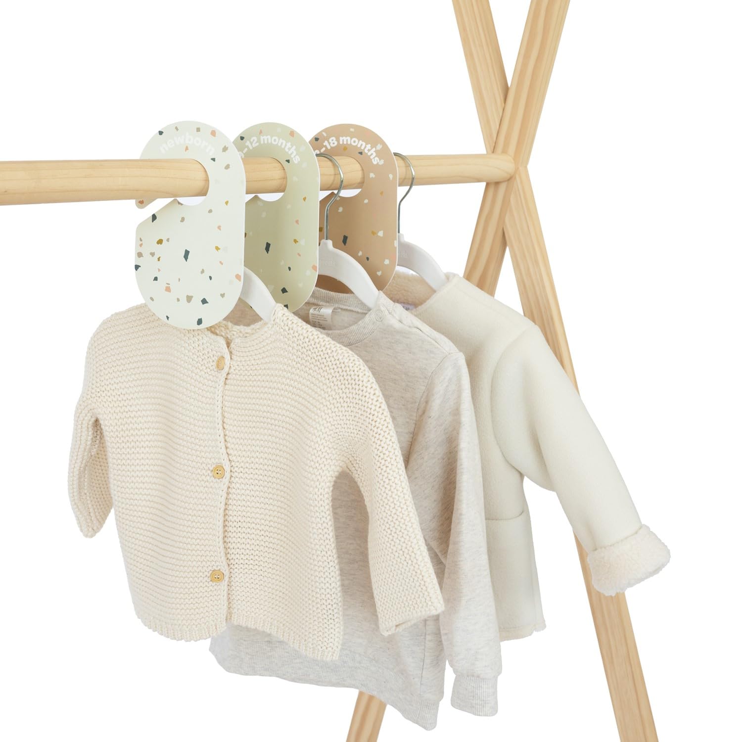 3 Sprouts eight size dividers clearly categorize growing baby clothes