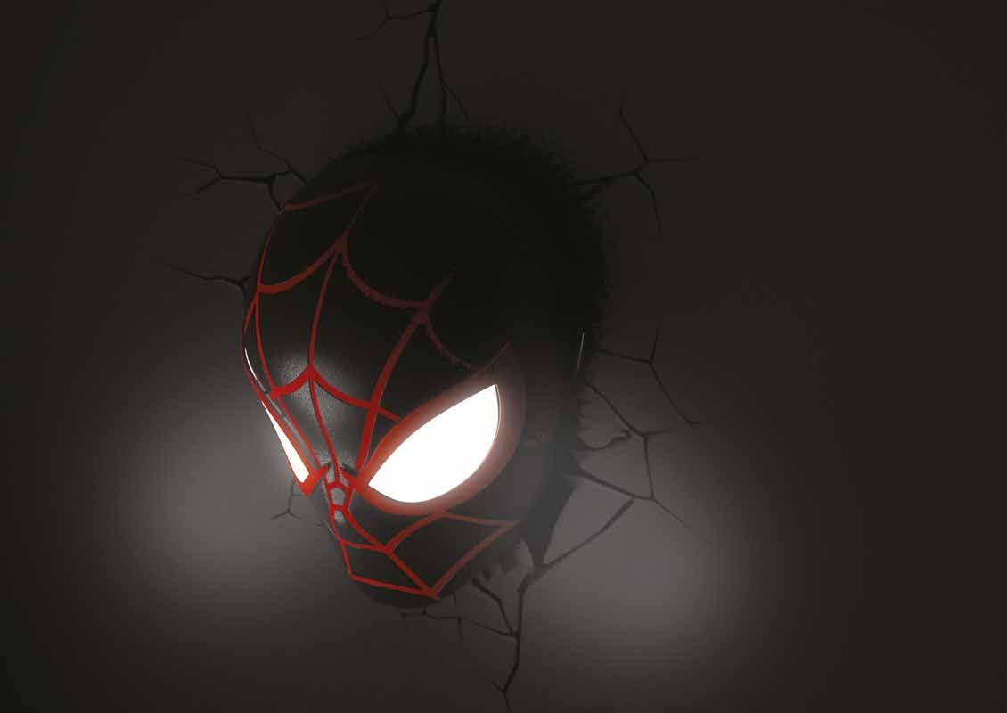 3DLightFX Miles Mask cordless battery-operated design keeps setup flexible