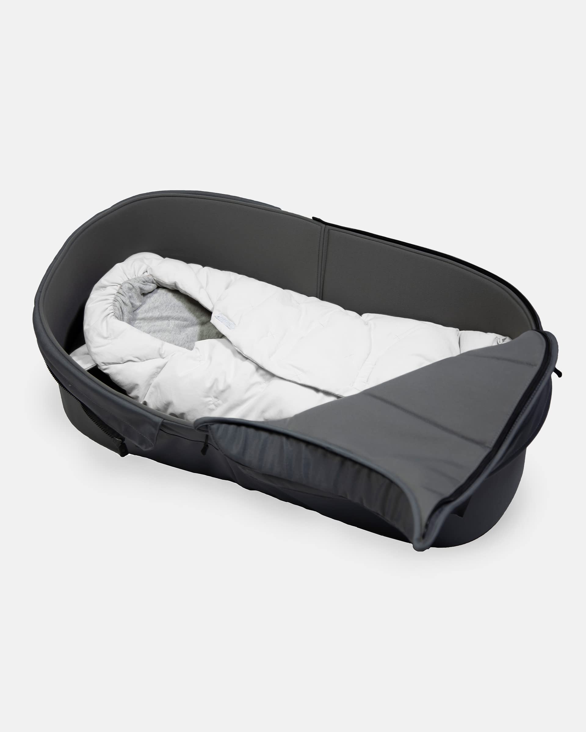 7 A.M. Enfant Nido cover shows stroller compatibility for easy travel.