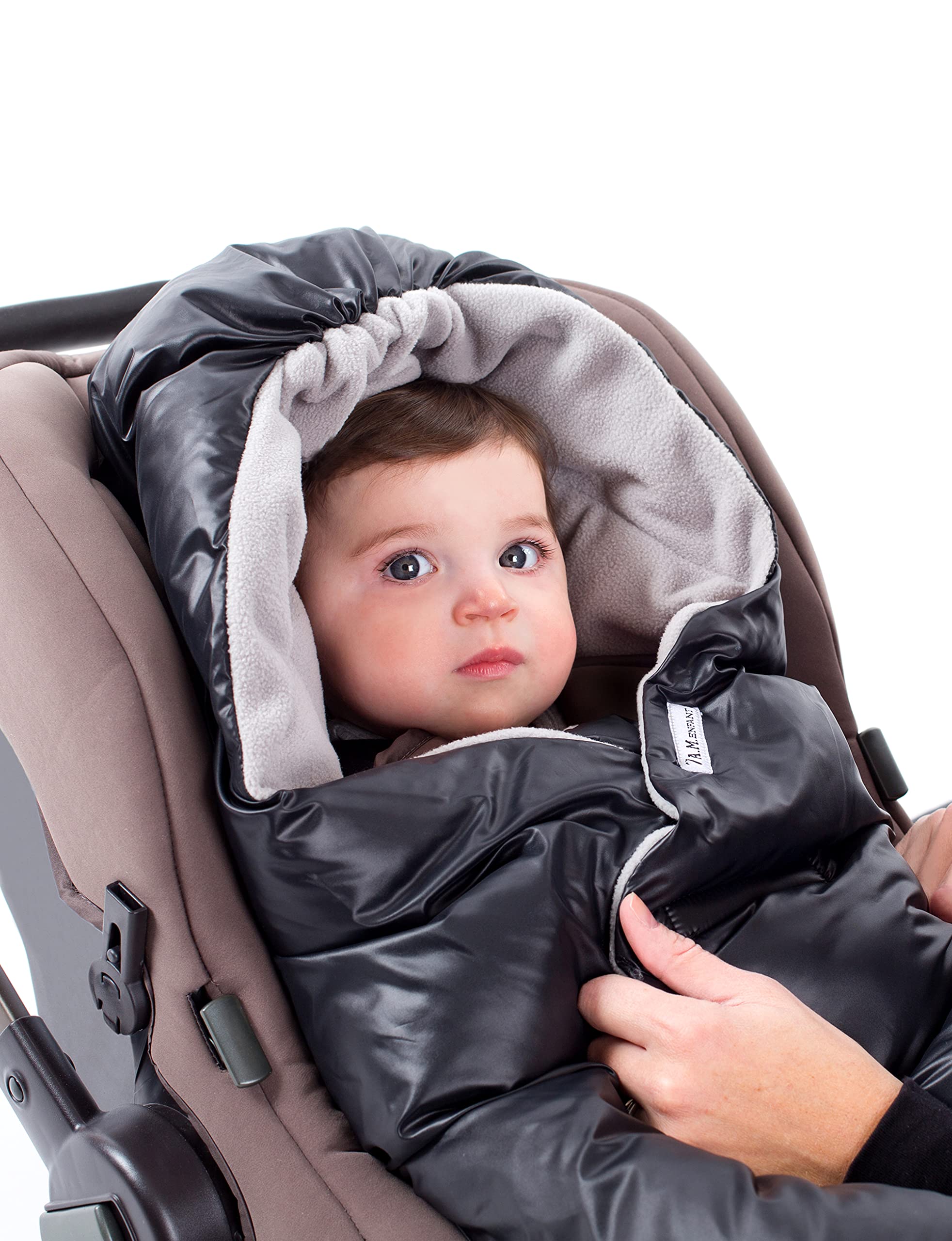 7AM Enfant Nido water-repellent material keeps baby dry