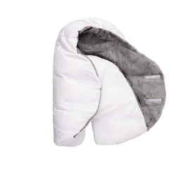 7 A.M. Nido wrap oval back cutout enables easy car-seat harness access.