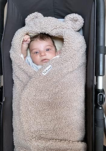 7AM Winter car-seat cover weatherproof shell keeps baby dry.