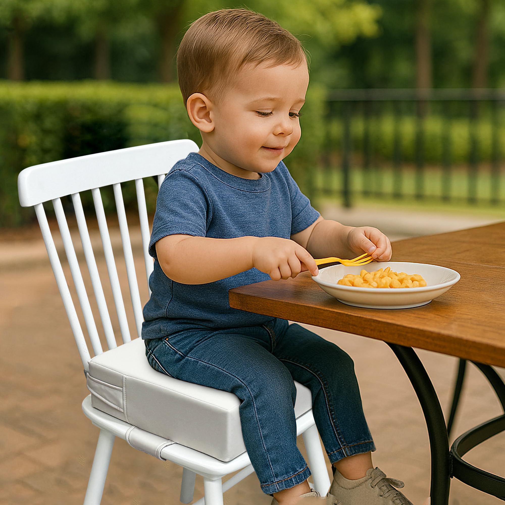 AAAini booster seat removable cover with zipper enables deep cleaning.
