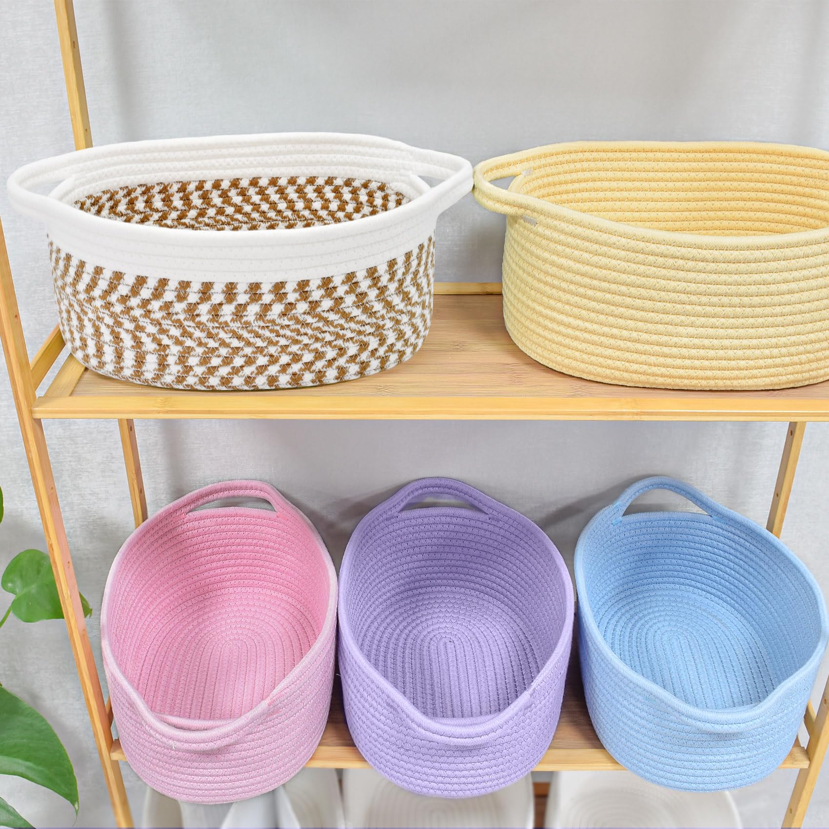 ABenkle compact basket complements shelves and desks for versatile storage