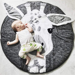 ABREEZE Kids round rug giraffe-detail showcases cozy cotton texture for comfortable playtime.