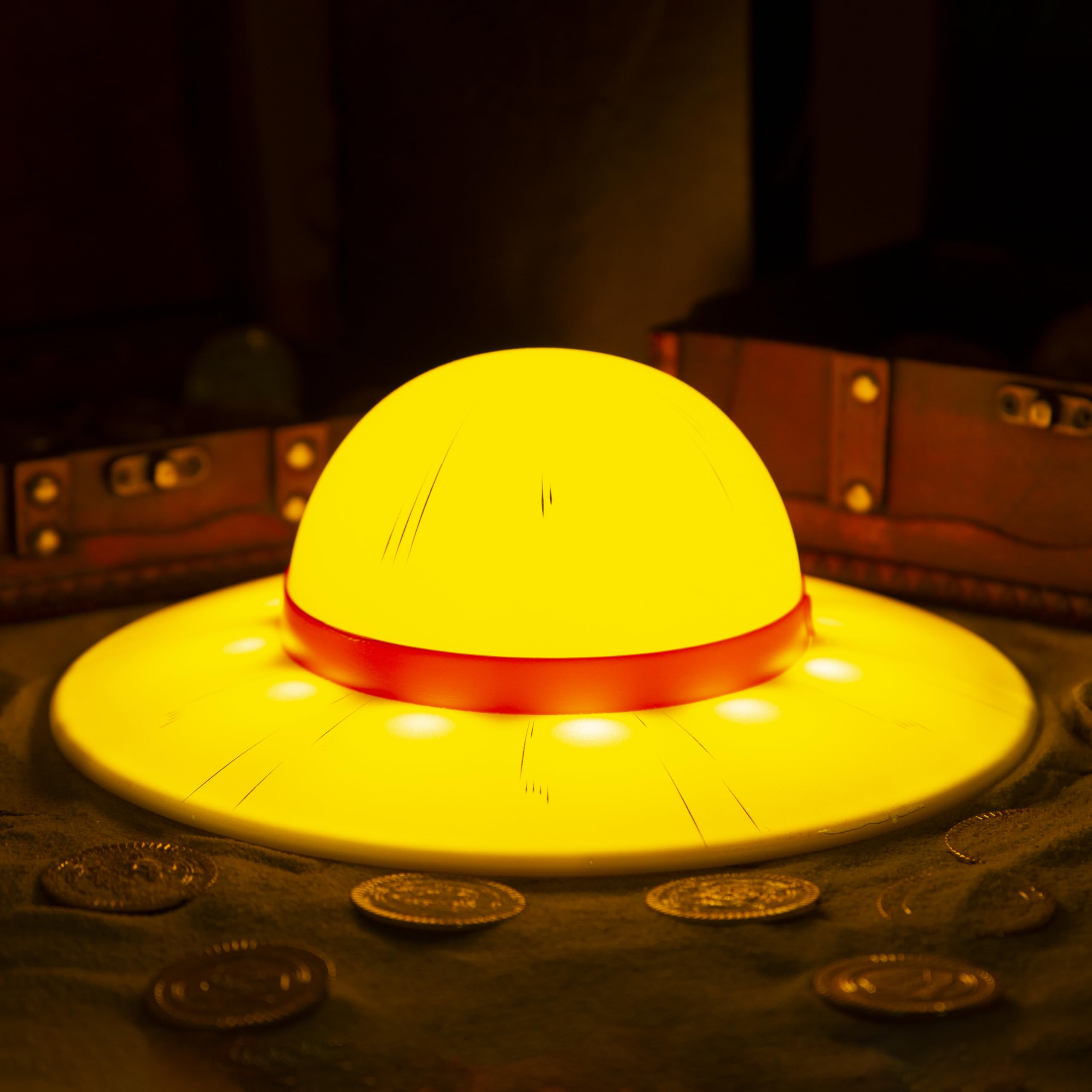 ABYSTYLE One Piece Straw Hat Lamp measures 25cm for compact placement.