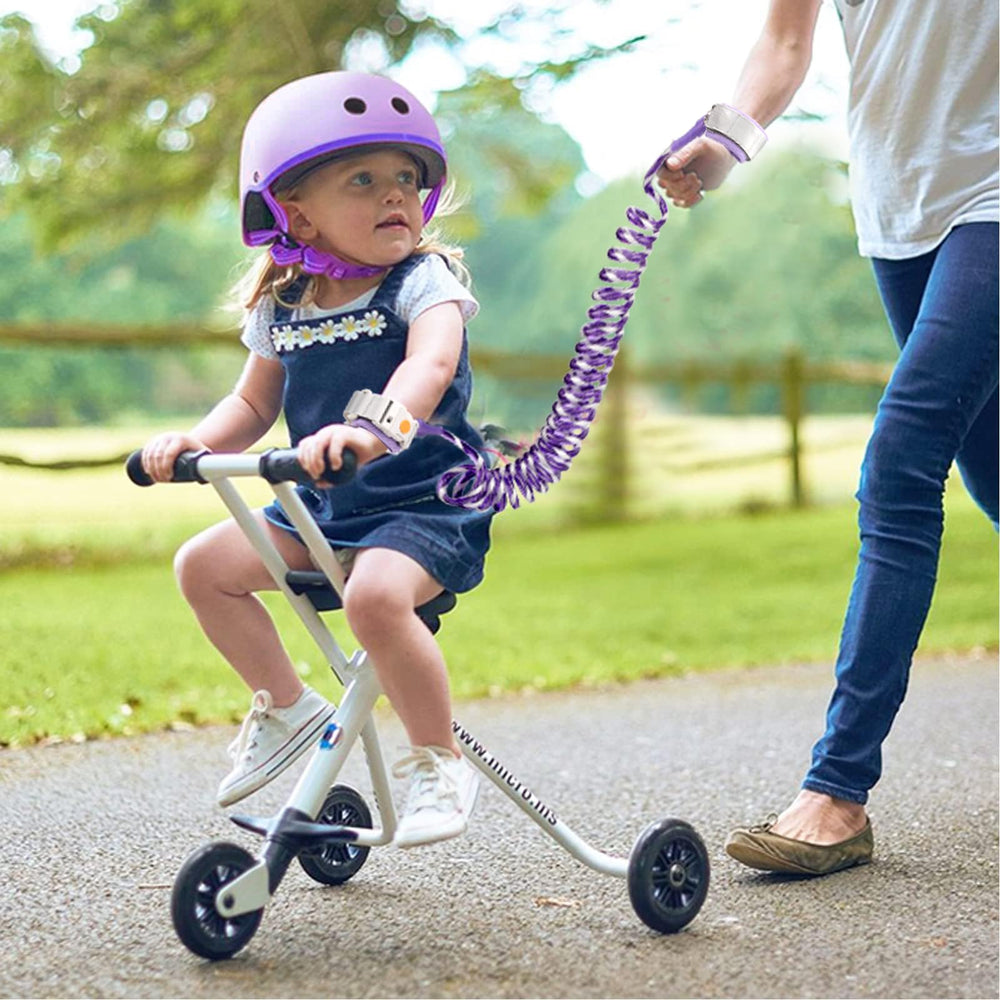 Accmor 360-degree swivel head allows natural movement during play