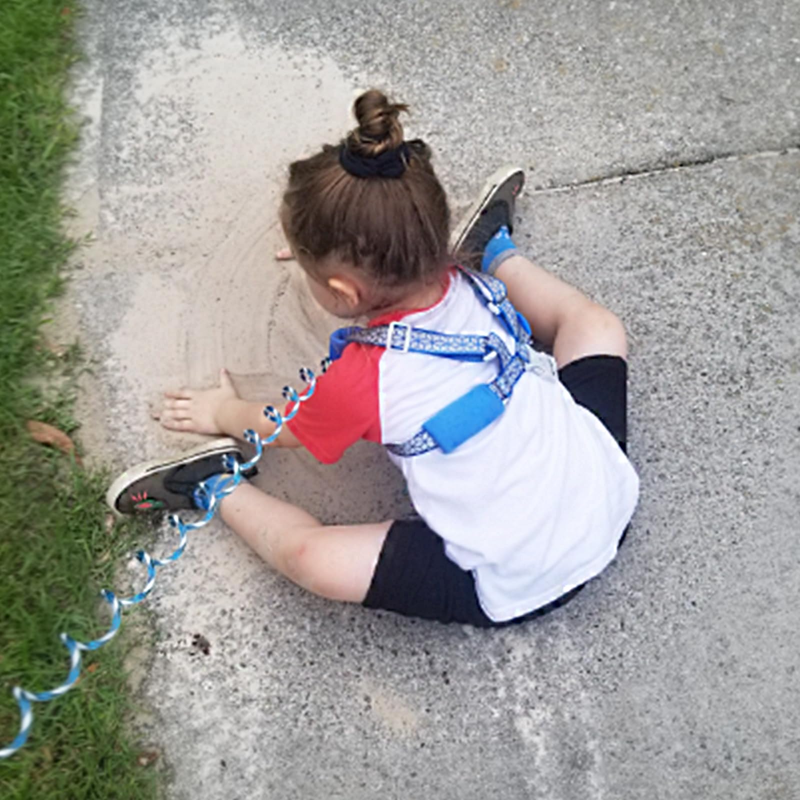 Accmor cute harness leash combo doubles as a thoughtful gift for caregivers.