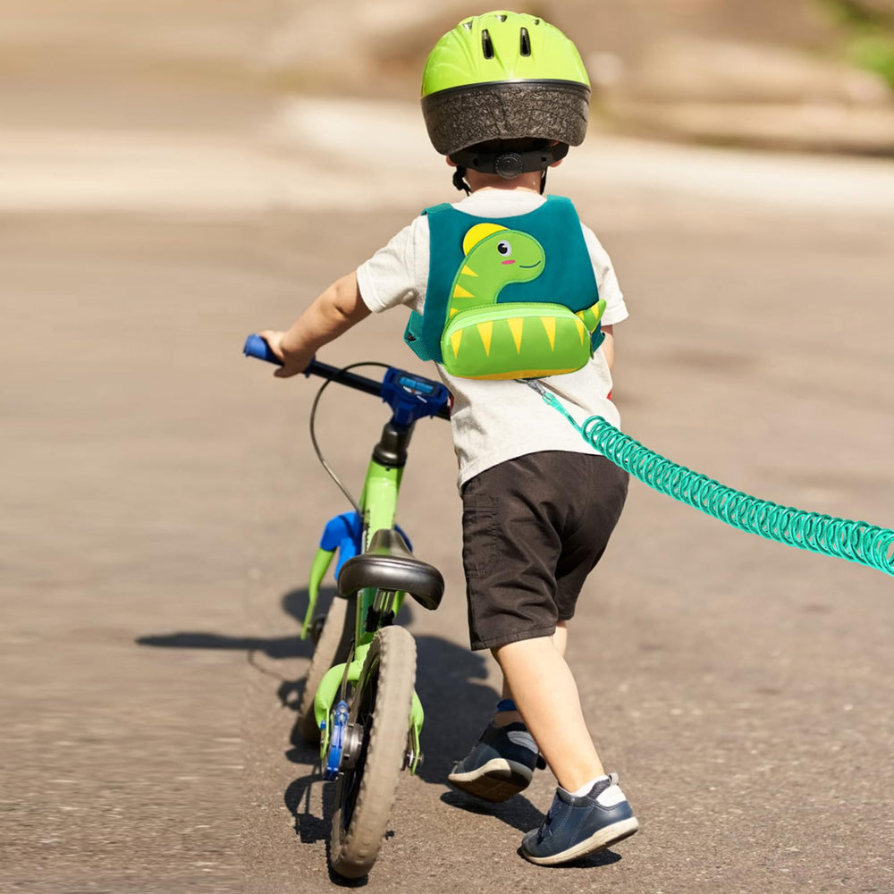 Accmor adjustable shoulder and chest straps ensure a snug fit for ages 1–4.