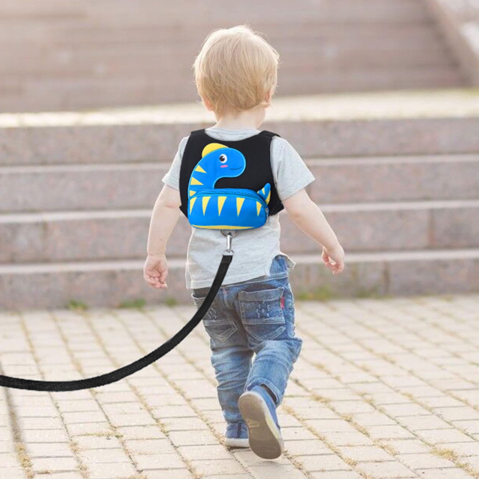 Accmor adjustable-straps allow a secure fit for ages 1–4
