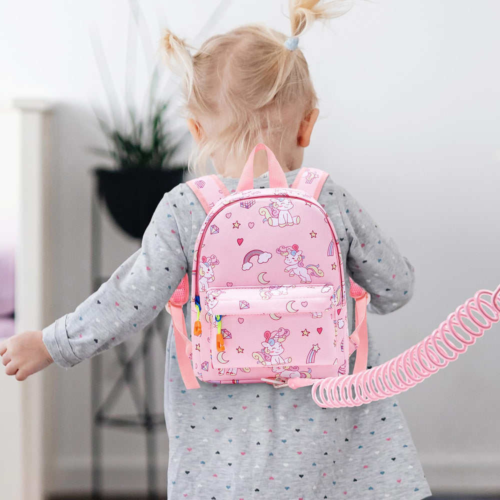 Accmor 4-in-1 design offers backpack, leash, wrist link options.