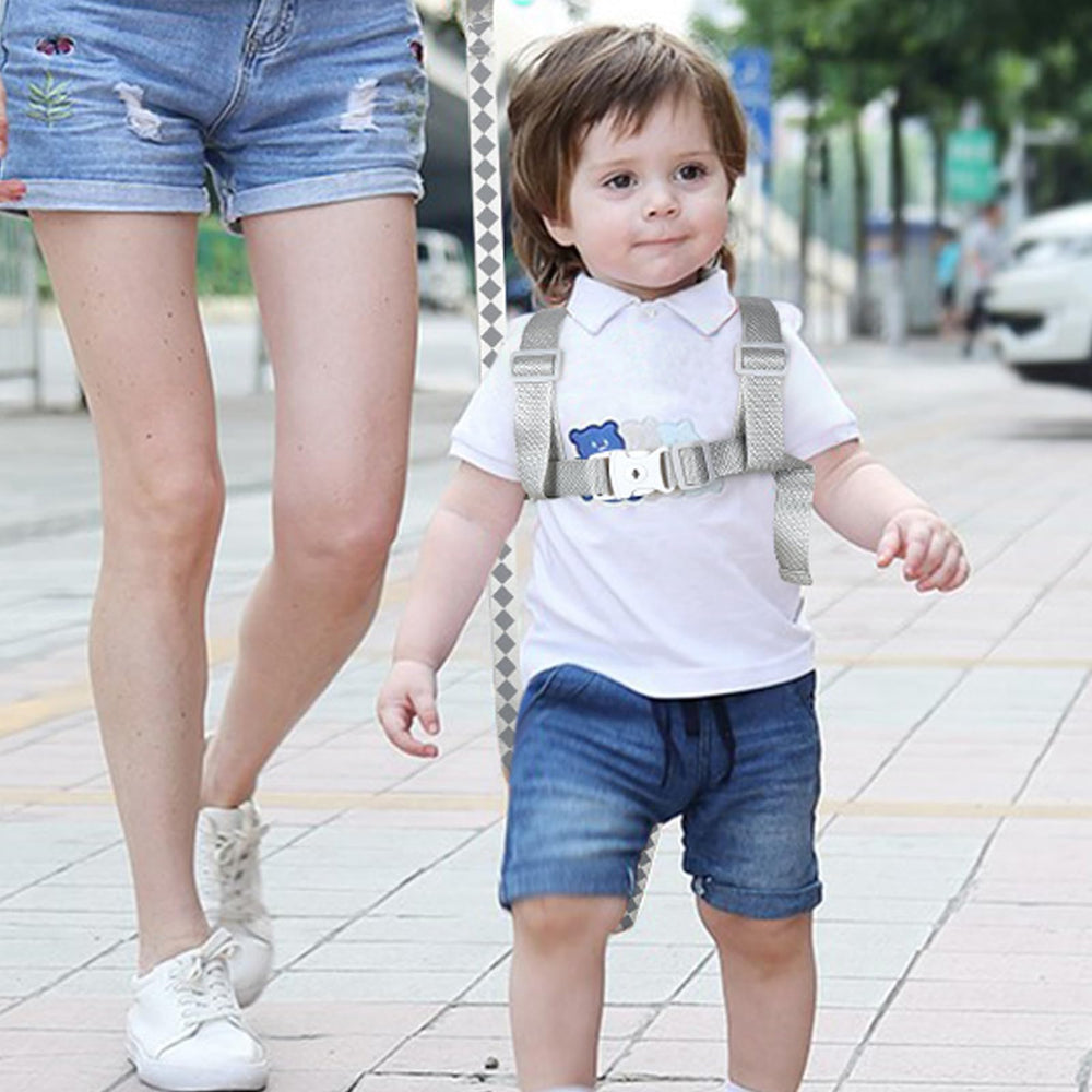 Accmor breathable mesh back panel helps little backs stay cool during busy trips.