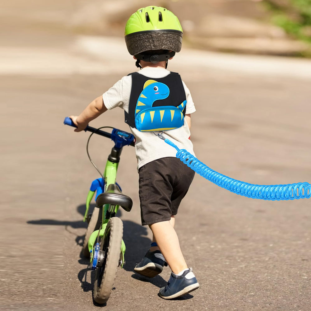 Accmor front-pocket-snack-harness keeps snacks handy on walks