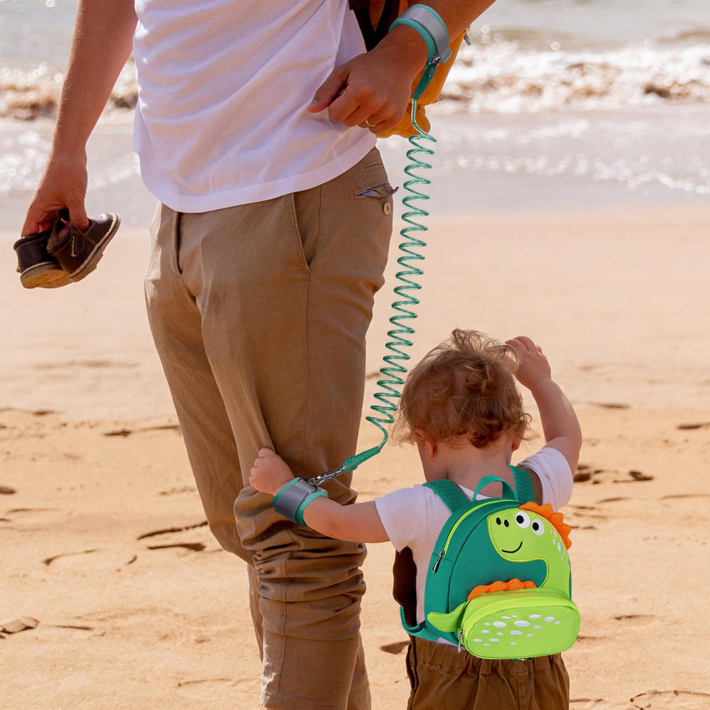 Accmor kid-friendly-backpack-usage ideal for crowded venues like parks and museums.