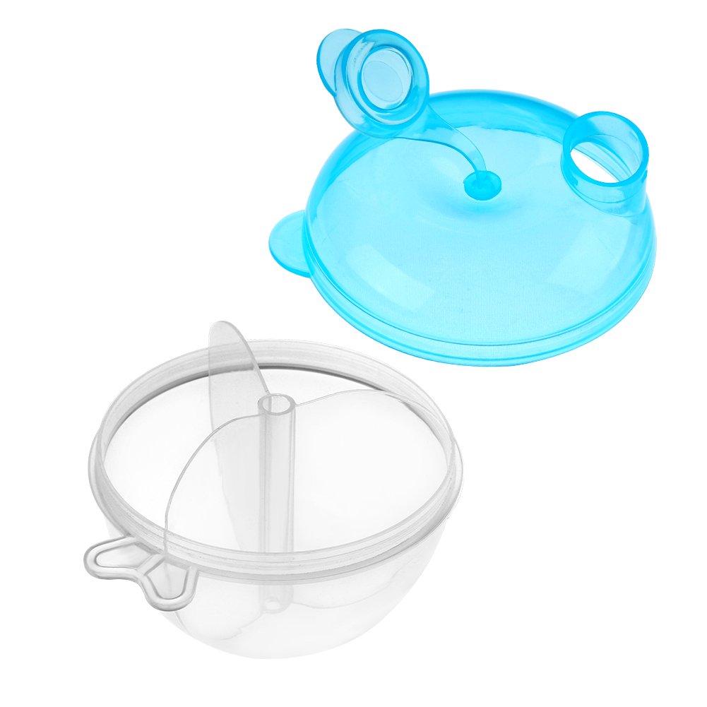 Accmor on-the-go feeding container ready for travel routines.