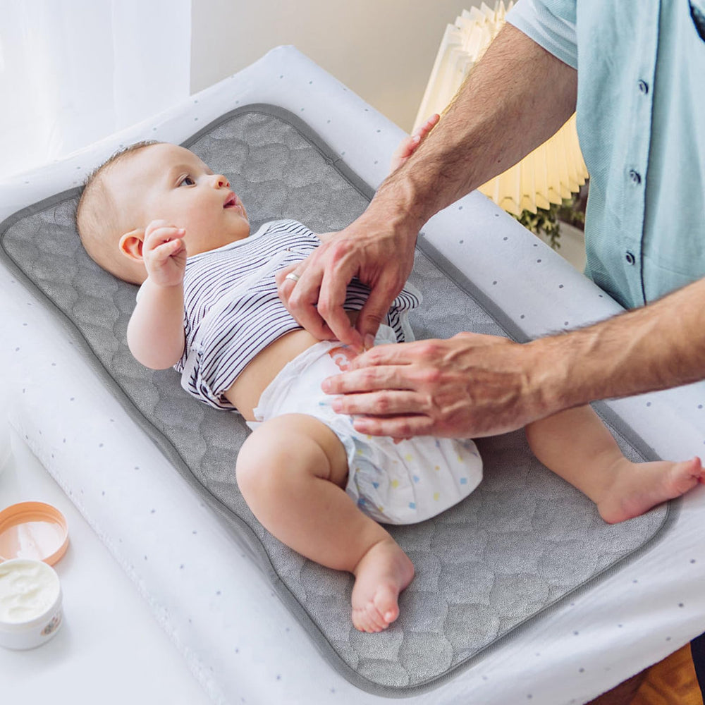 Accmor quilted 4-layer padding closeup emphasizes gentle surface and air-trapping softness.