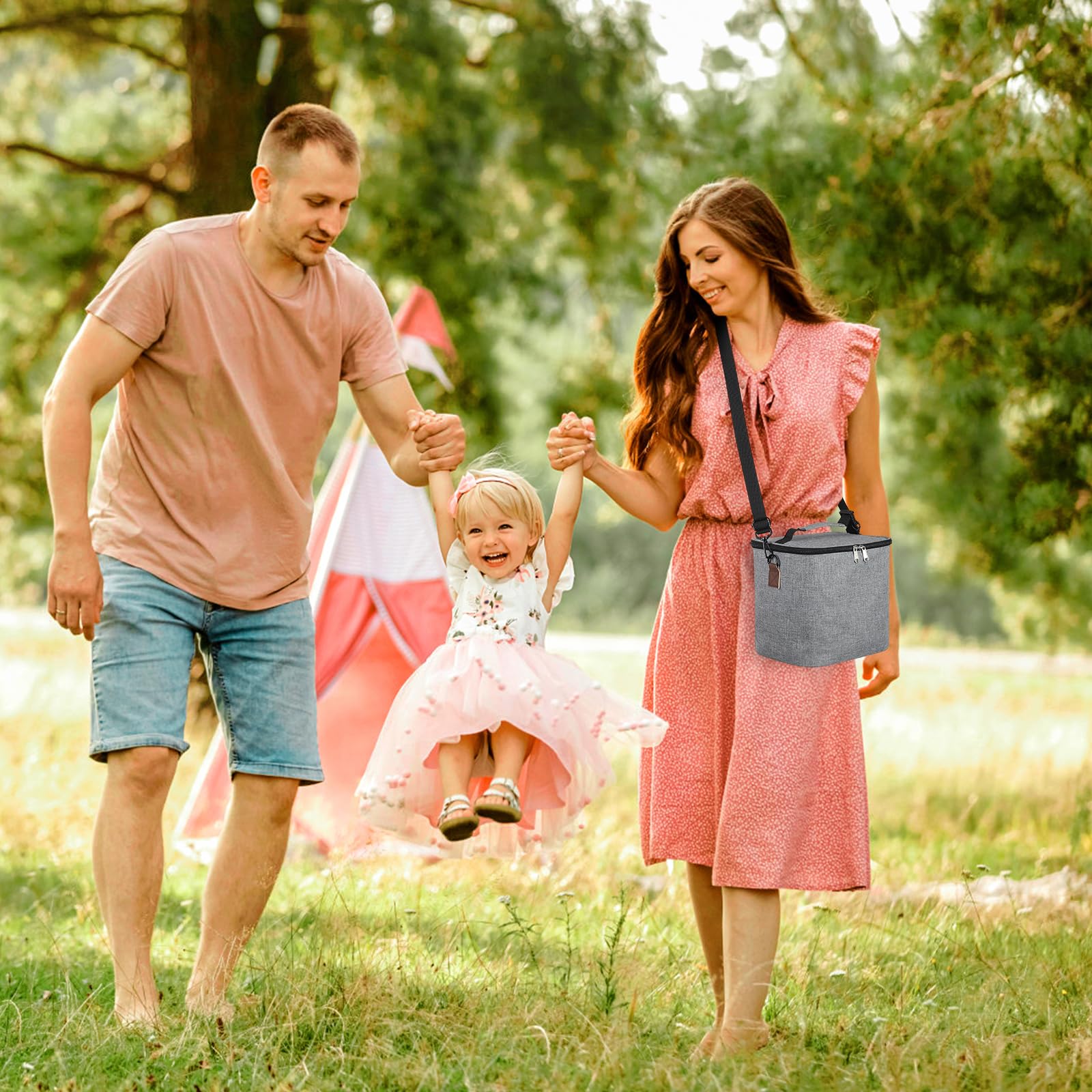 Accmor stroller clip-ready design lets you hang the bag during shopping trips.