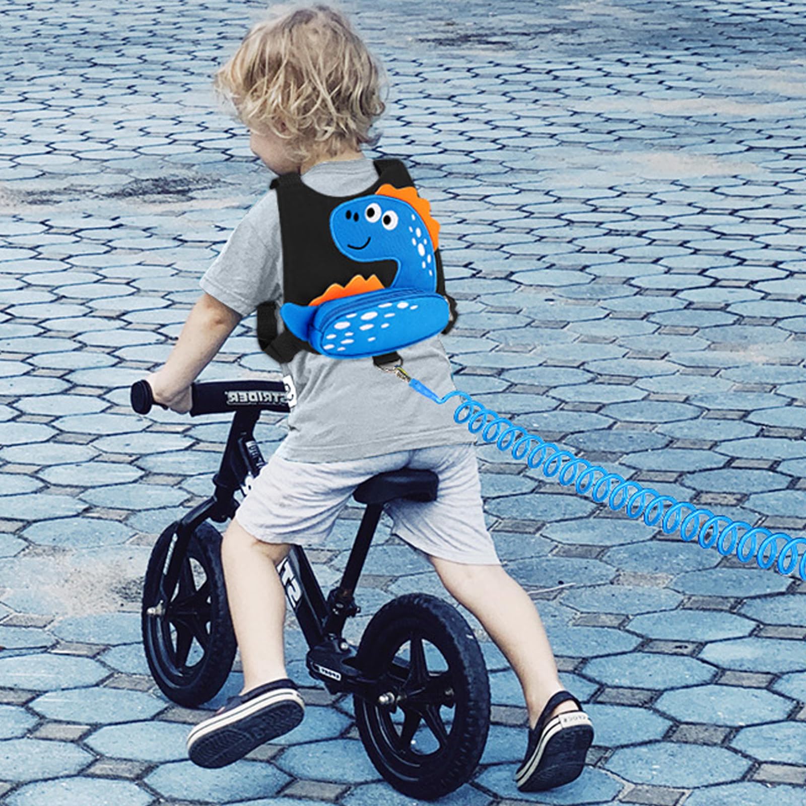Accmor front-pocket design stores snacks and small essentials during outings.